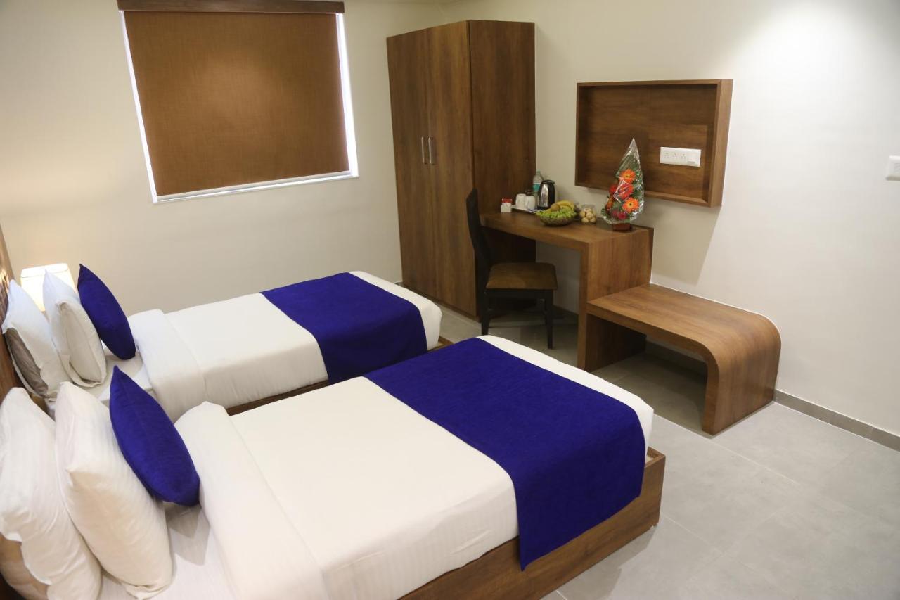 Hotel Nova Pride Раджкот Экстерьер фото