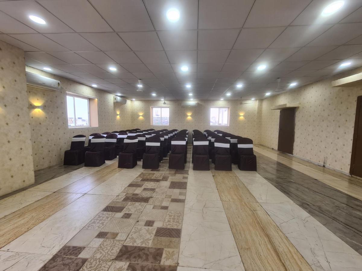 Hotel Nova Pride Раджкот Экстерьер фото