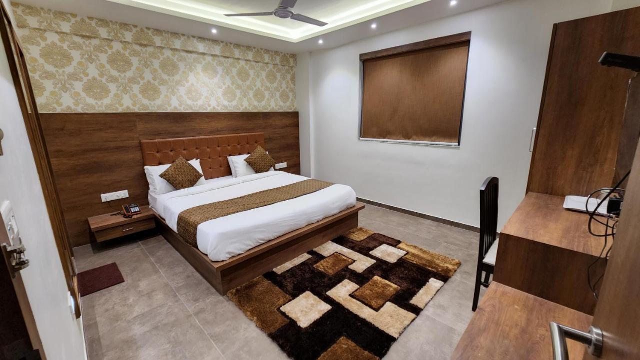 Hotel Nova Pride Раджкот Экстерьер фото