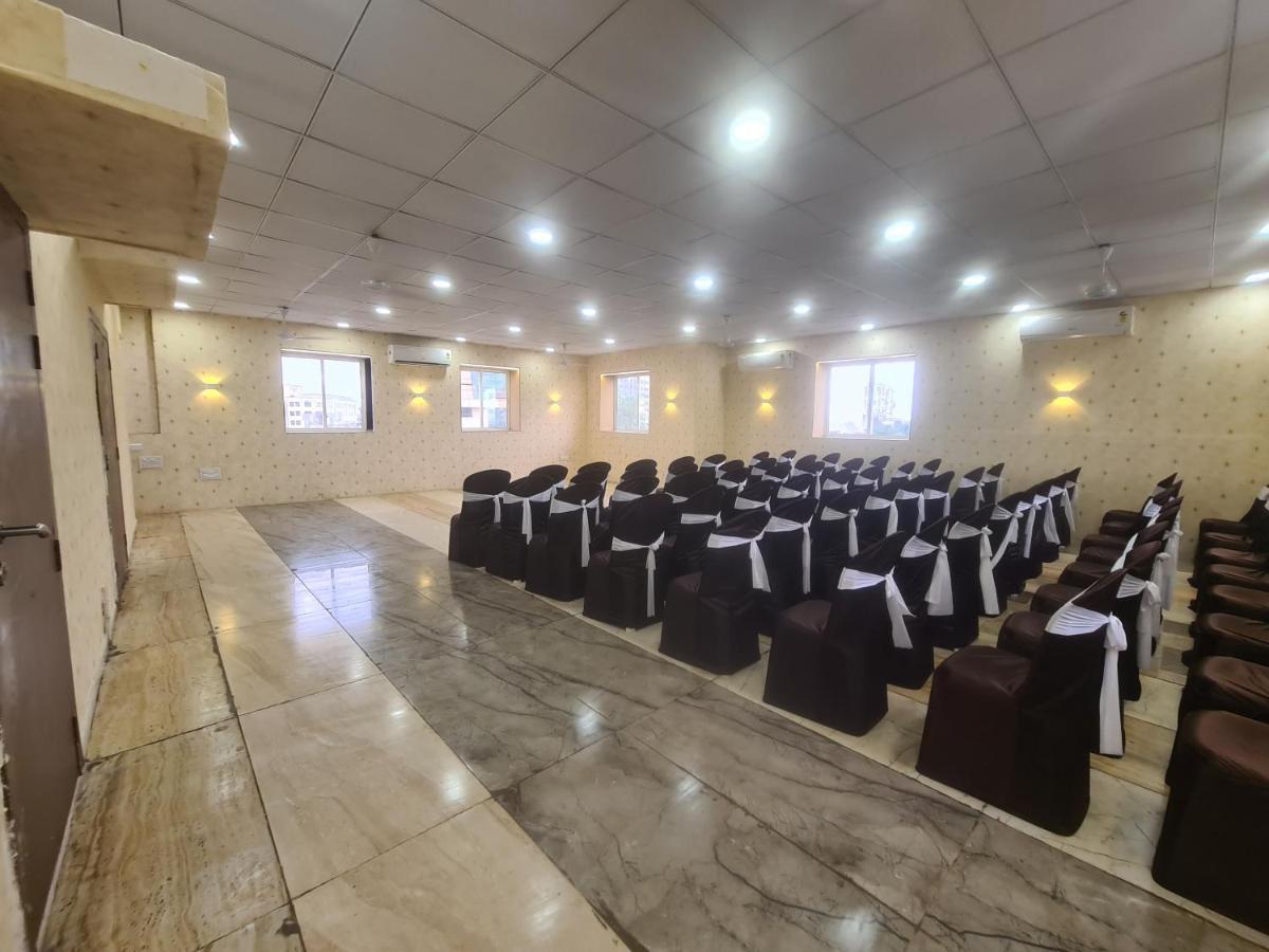 Hotel Nova Pride Раджкот Экстерьер фото