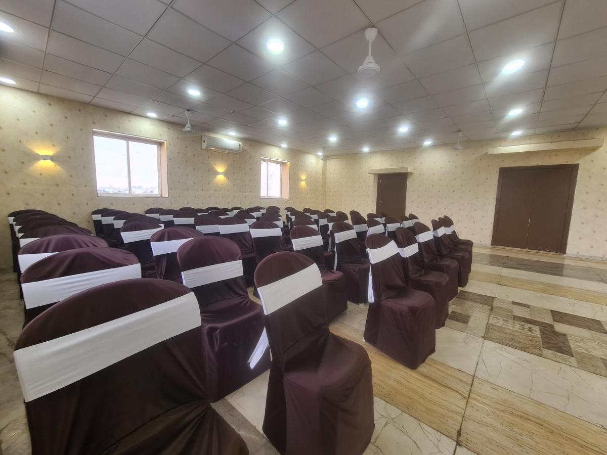 Hotel Nova Pride Раджкот Экстерьер фото