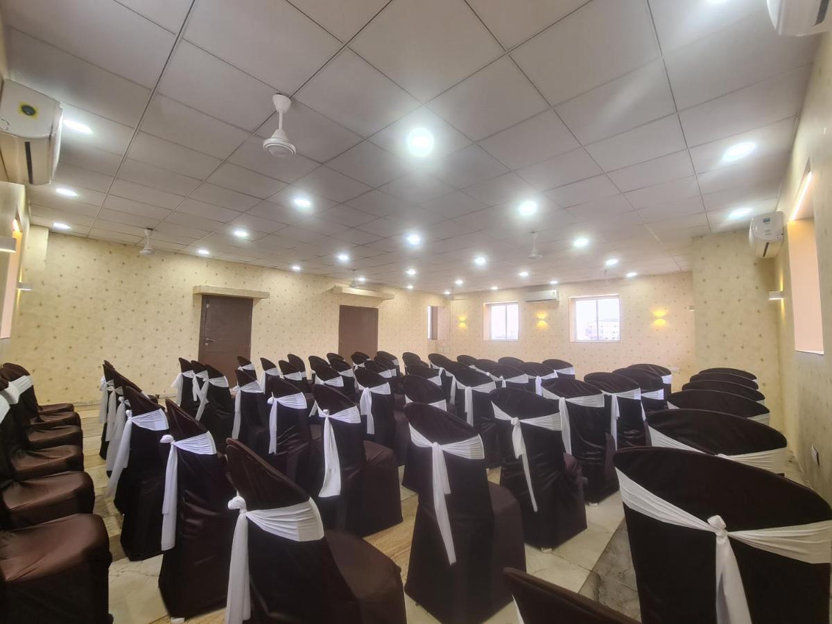 Hotel Nova Pride Раджкот Экстерьер фото