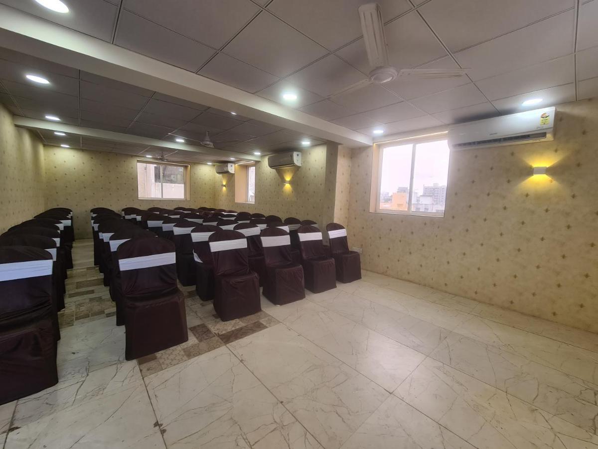 Hotel Nova Pride Раджкот Экстерьер фото