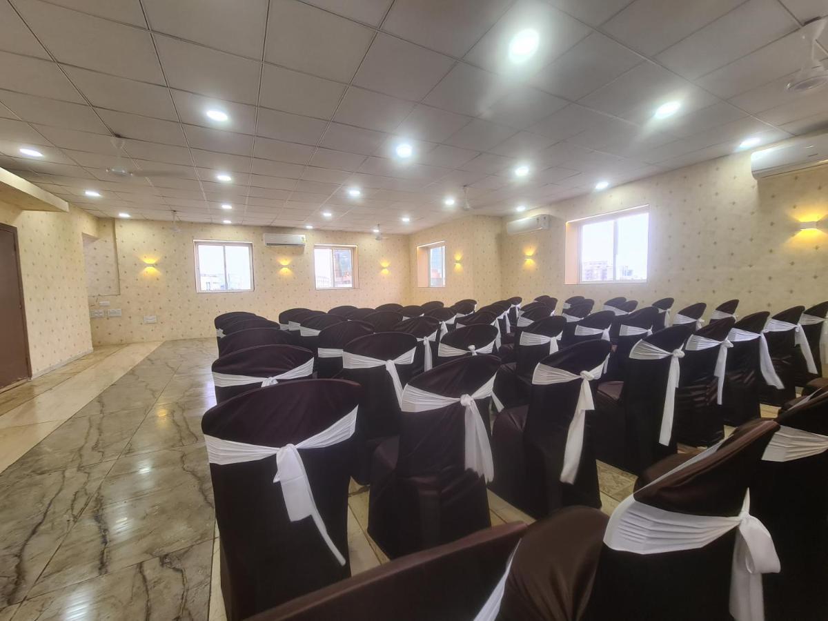 Hotel Nova Pride Раджкот Экстерьер фото