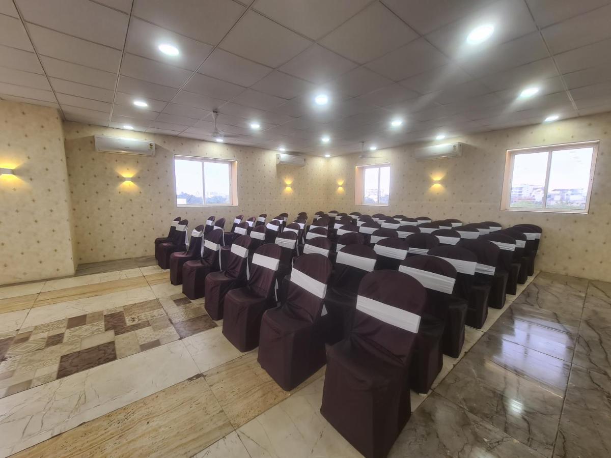 Hotel Nova Pride Раджкот Экстерьер фото