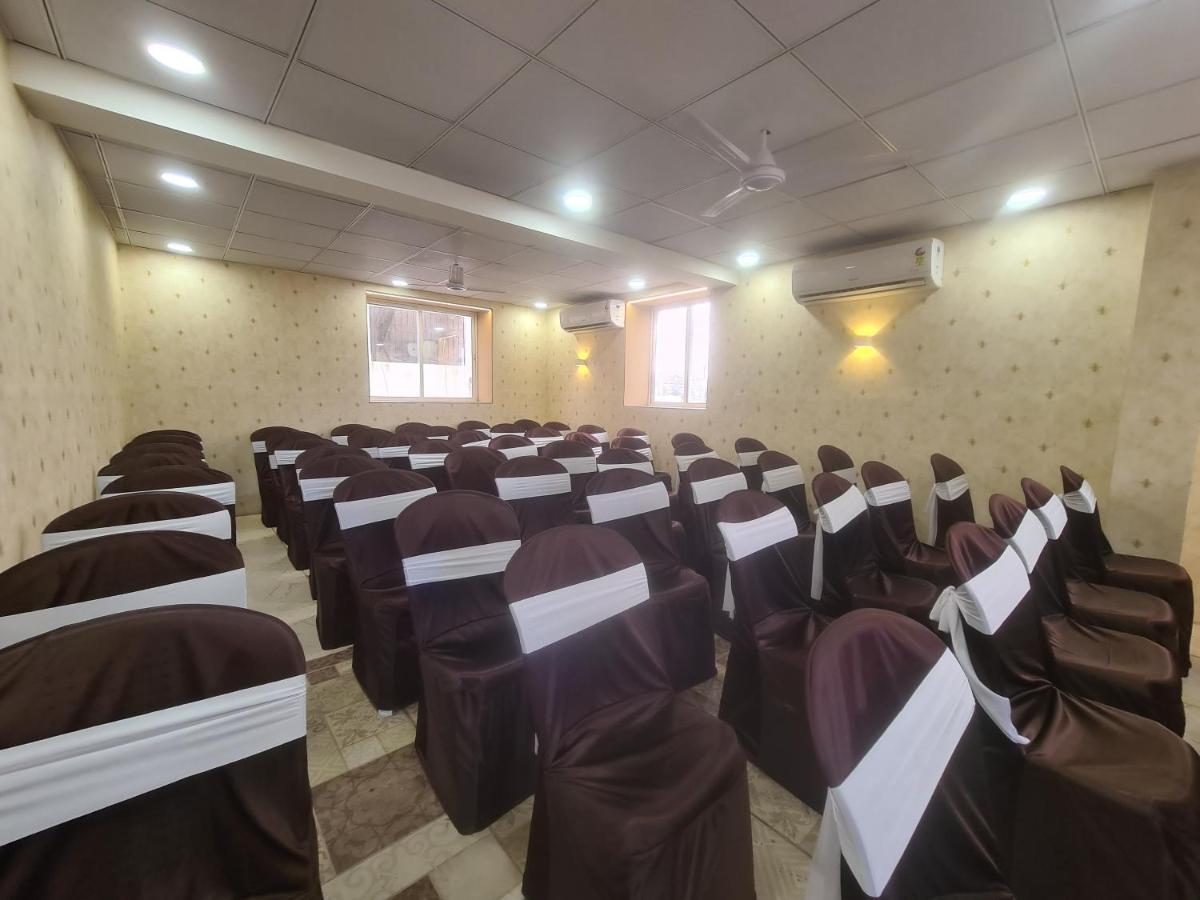 Hotel Nova Pride Раджкот Экстерьер фото
