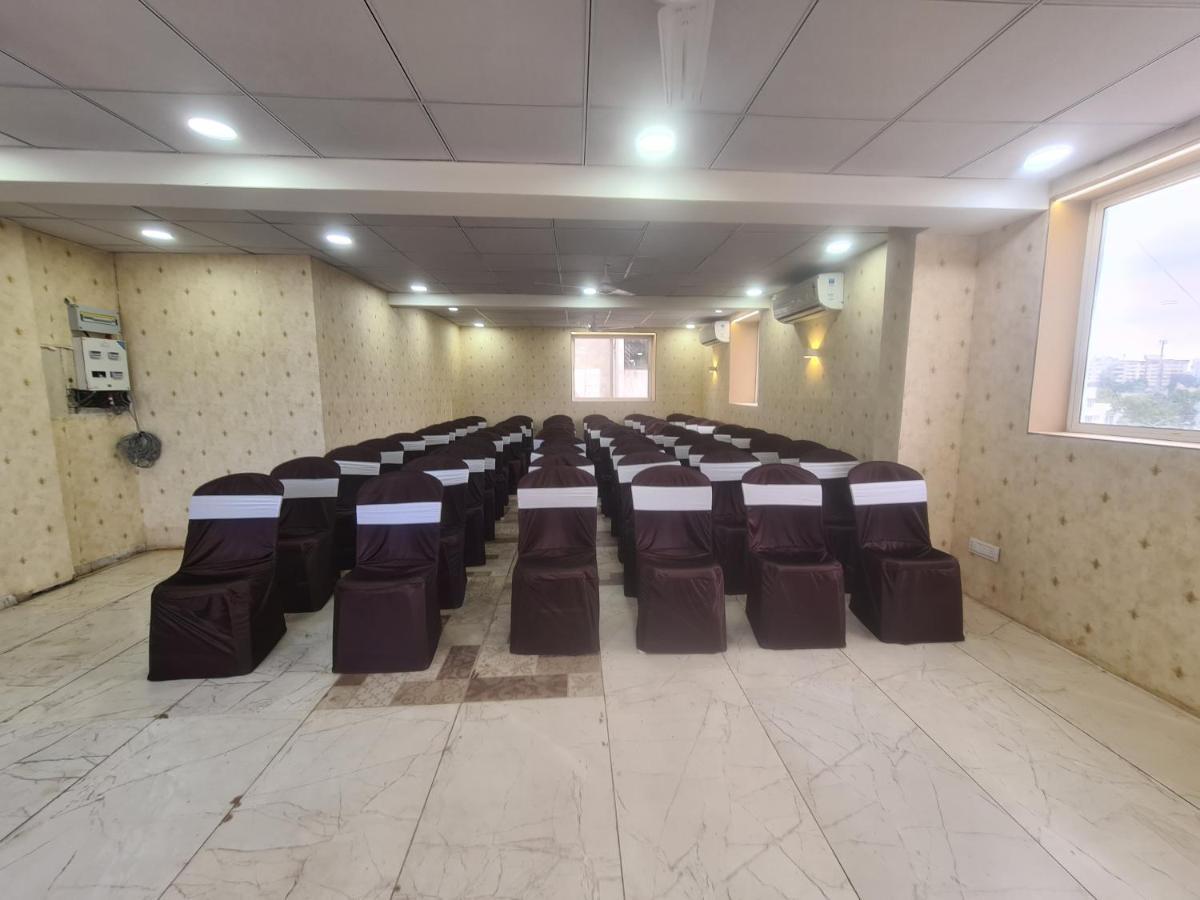 Hotel Nova Pride Раджкот Экстерьер фото