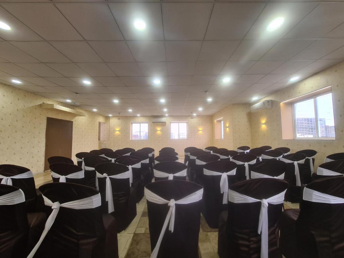 Hotel Nova Pride Раджкот Экстерьер фото