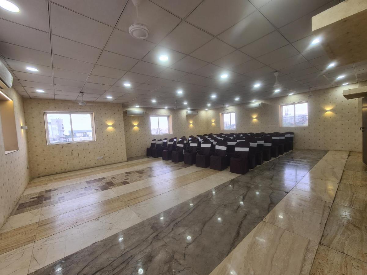 Hotel Nova Pride Раджкот Экстерьер фото