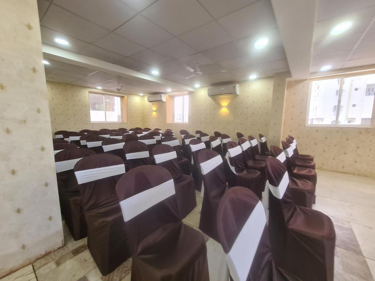 Hotel Nova Pride Раджкот Экстерьер фото