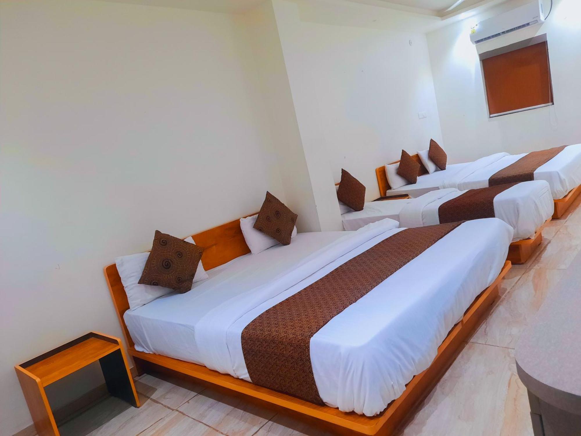 Hotel Nova Pride Раджкот Экстерьер фото