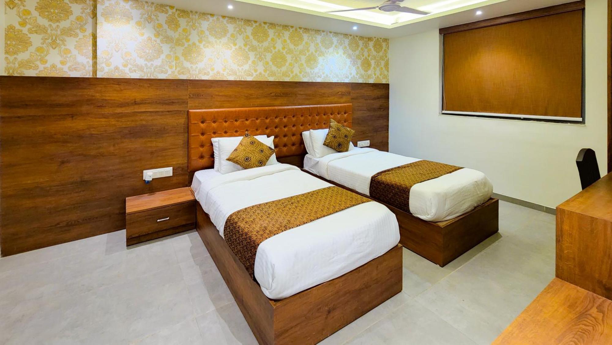 Hotel Nova Pride Раджкот Экстерьер фото