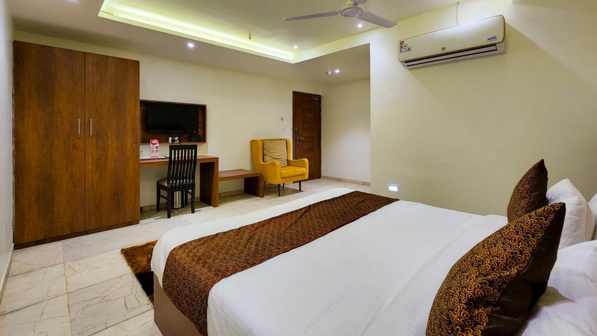 Hotel Nova Pride Раджкот Экстерьер фото