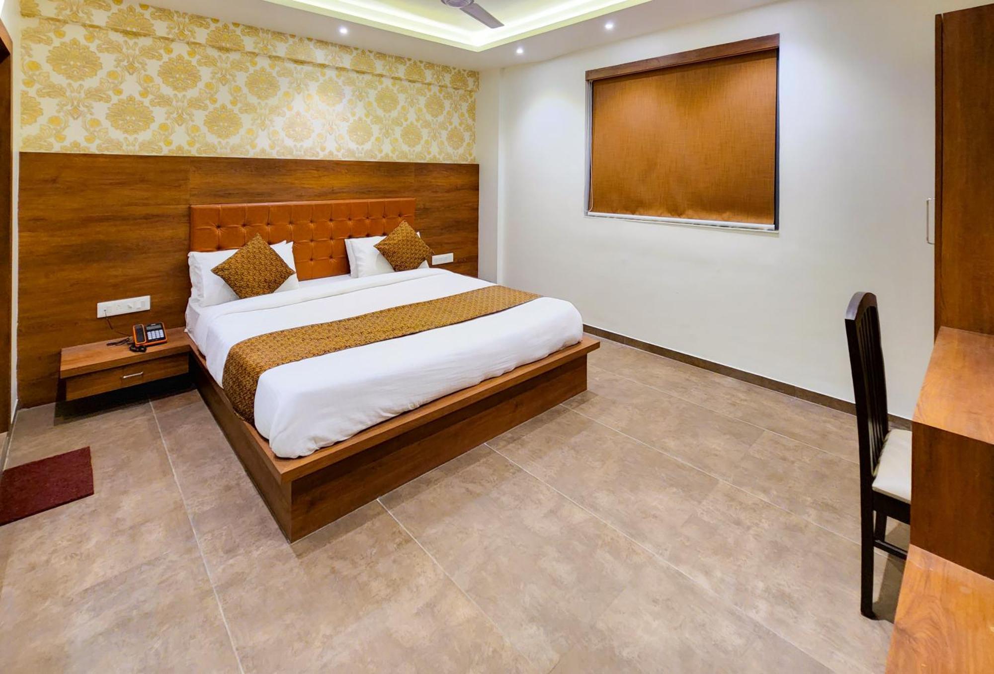 Hotel Nova Pride Раджкот Экстерьер фото