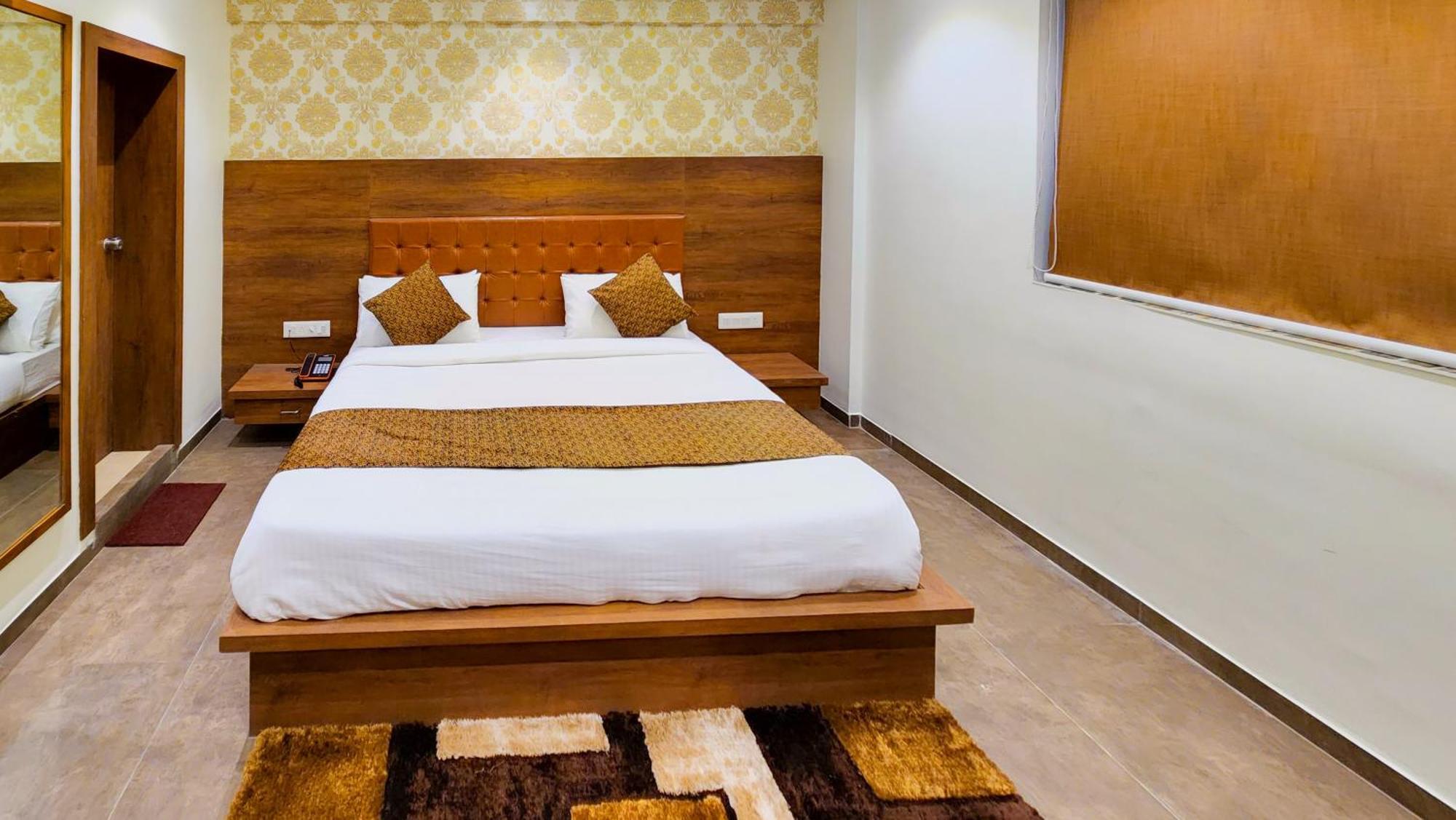 Hotel Nova Pride Раджкот Экстерьер фото