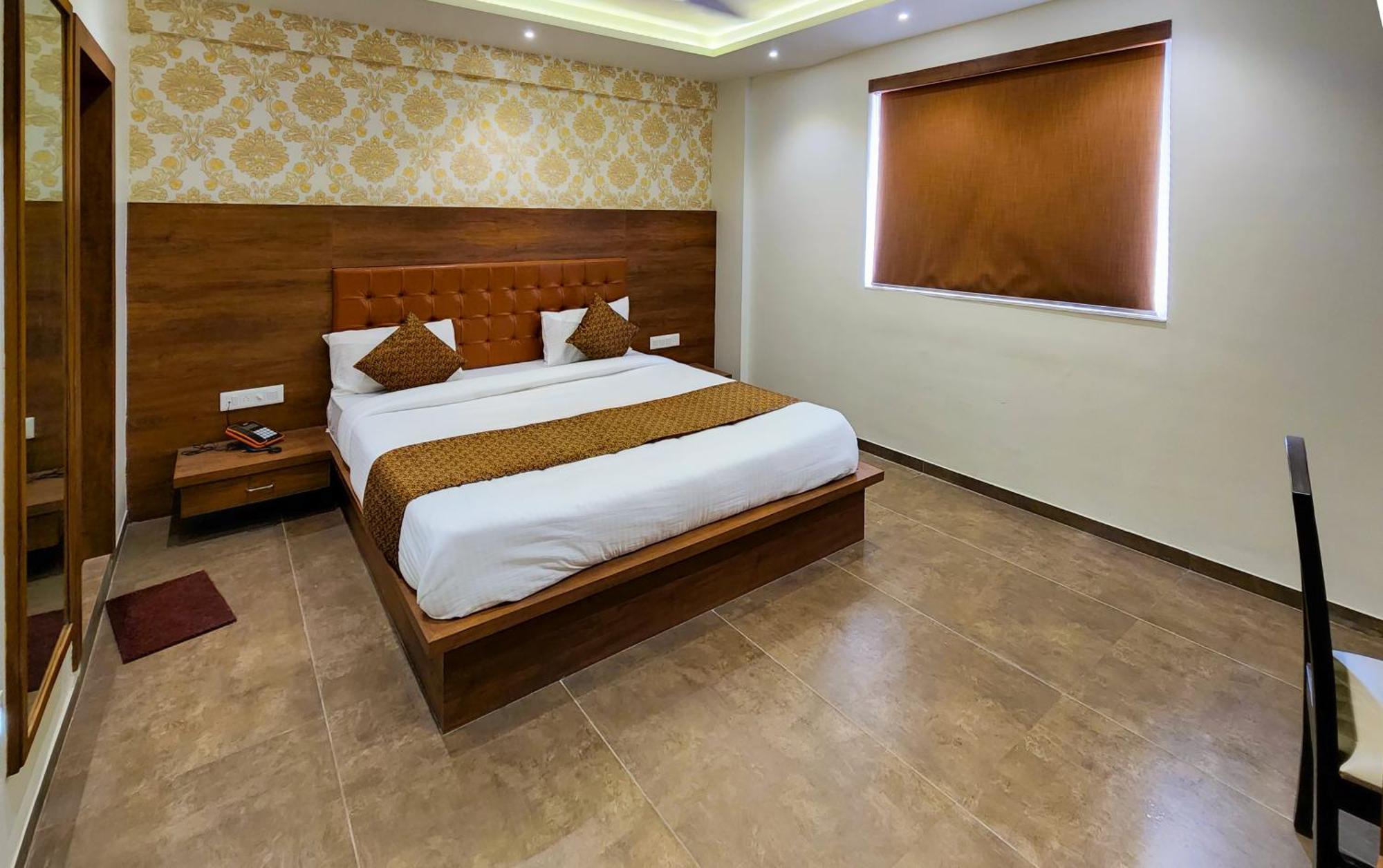 Hotel Nova Pride Раджкот Экстерьер фото