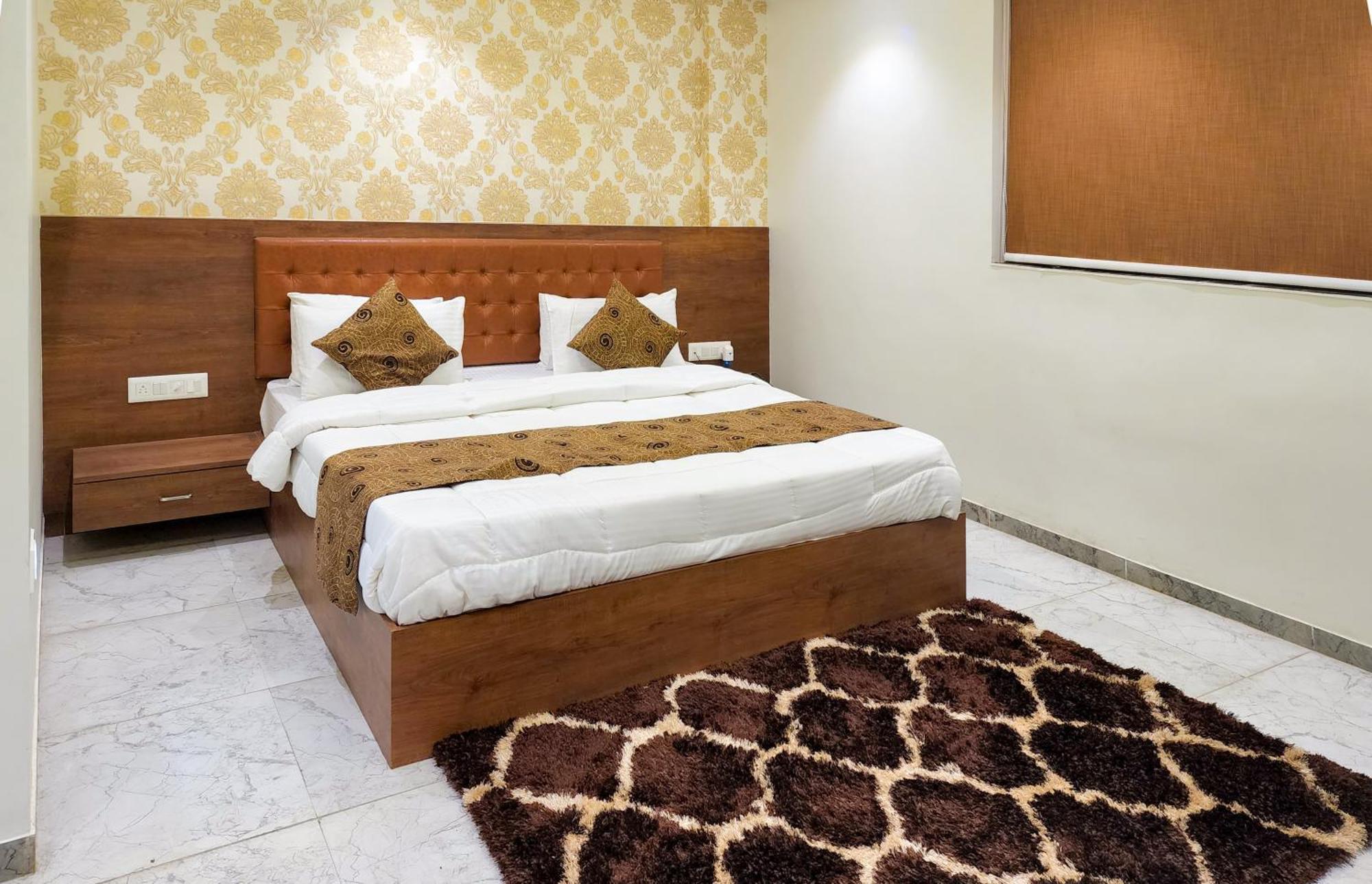 Hotel Nova Pride Раджкот Экстерьер фото