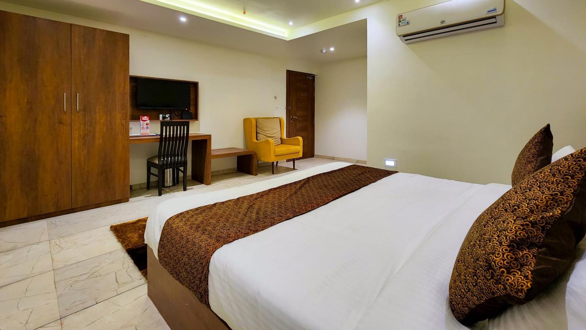 Hotel Nova Pride Раджкот Экстерьер фото